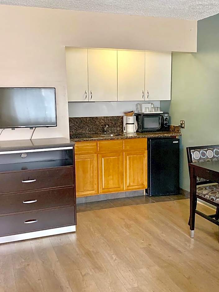 Olive Tree Inn & Suites, a Howard Johnson by Wyndham