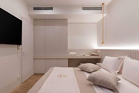 Two-Bedroom Deluxe Apartment with Balcony