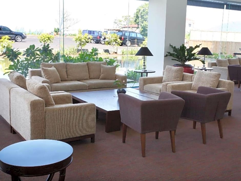 Sintesa Peninsula Hotel