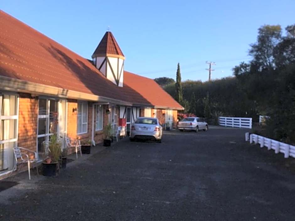 Castle Court Motel