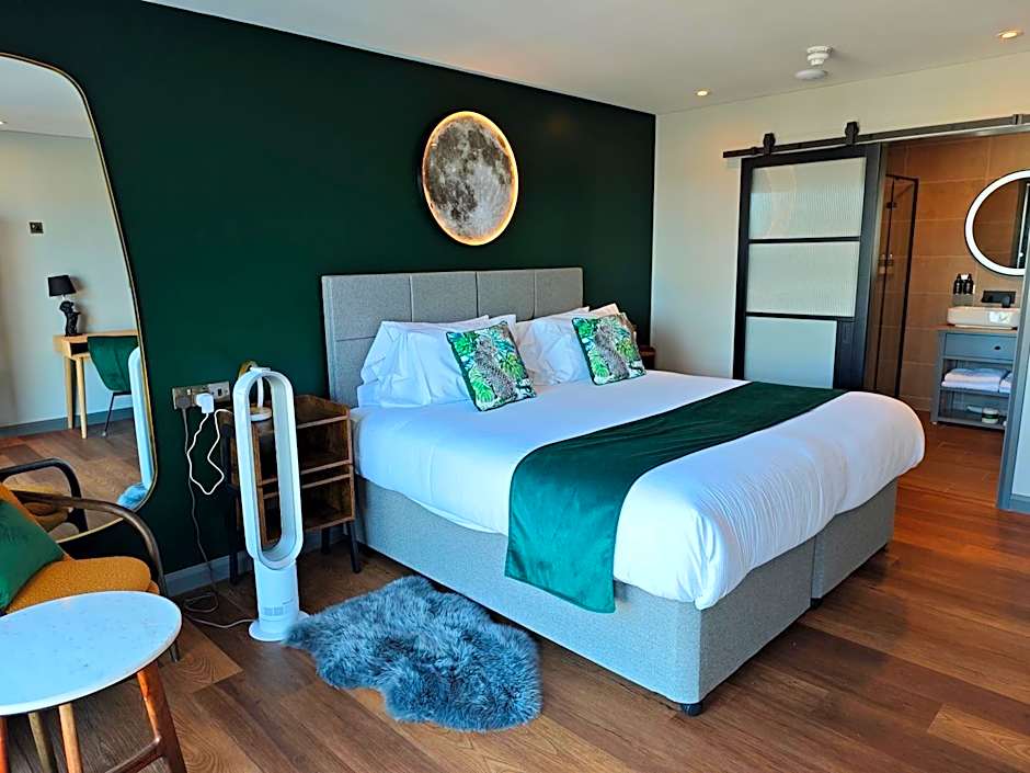 Pinnacle Suites Hotel