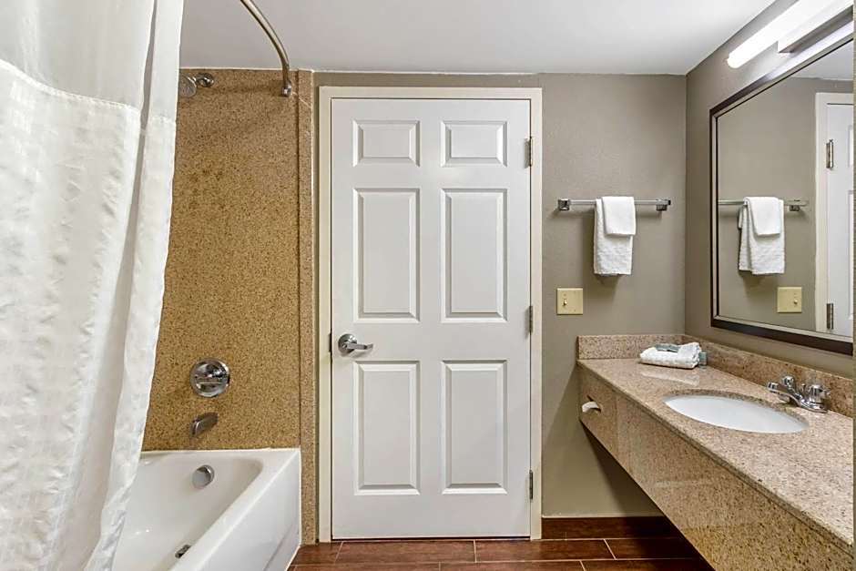 Comfort Inn & Suites North Charleston - Northwoods