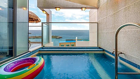 Gyeongju wave dokchae  poolvilla pension