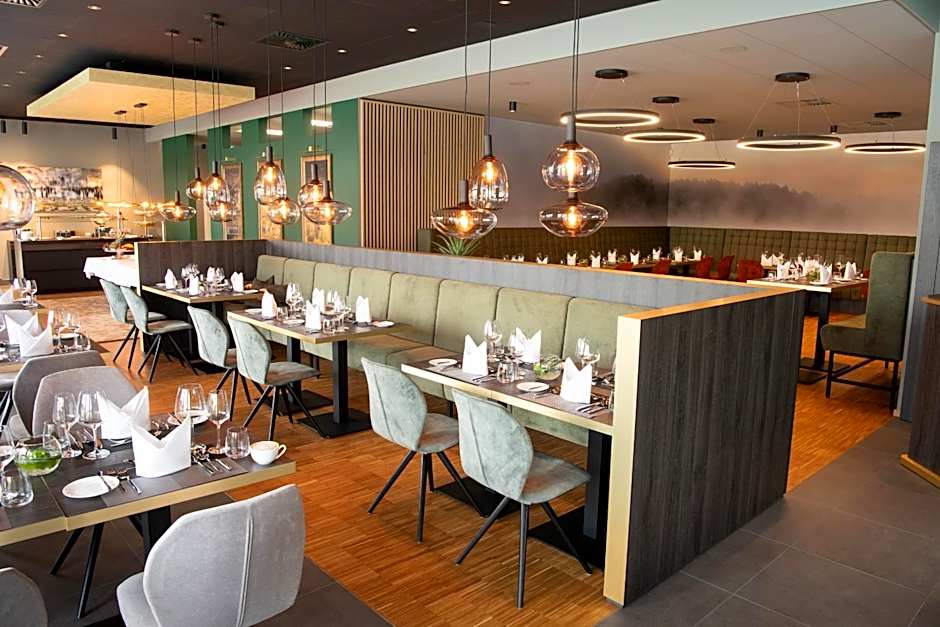 TARGET WORLD Hunter's Lodge