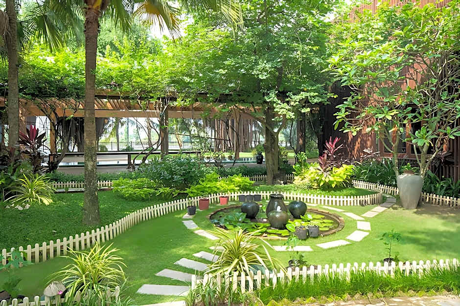 An Lam Retreats Saigon River