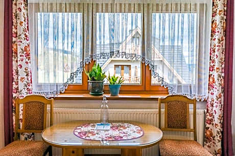 One-Bedroom Apartment with Balcony