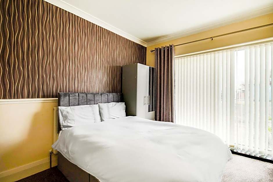 OYO The Longlands Hotel