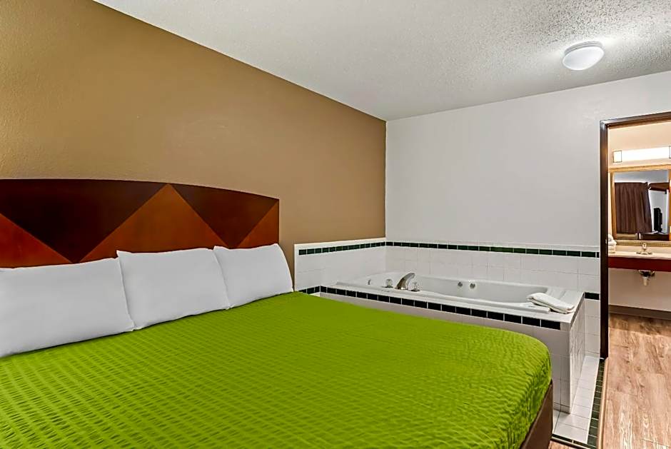 Econo Lodge Inn & Suites
