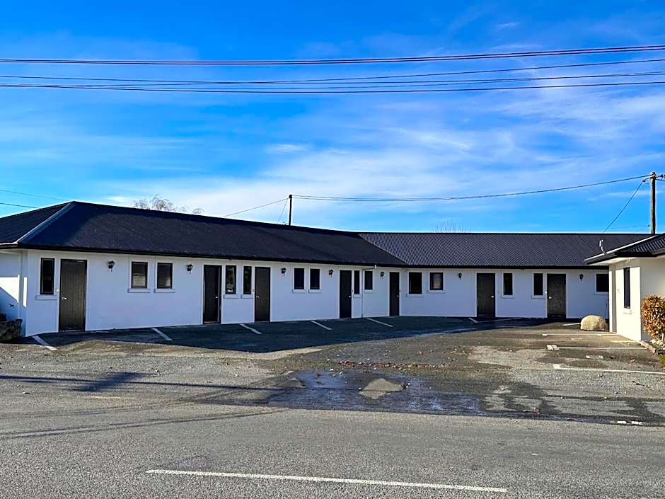 The Lakes Motel
