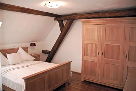 Familienzimmer-Familie-Ensuite Dusche-Gartenblick
