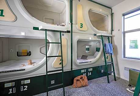 Private Single Pod in 8 Share Room