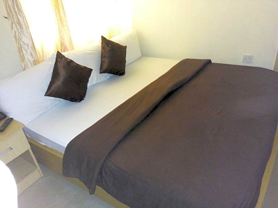 De Lawrence Court & Suites