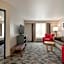 Country Inn & Suites by Radisson, Pella, IA