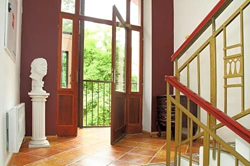 King Charles Boutique Residence