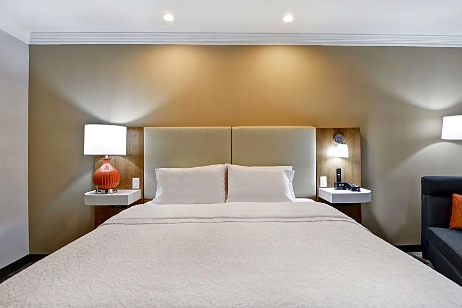 Photo 1 of 3 of 1 King Bed, Mobility Accessible, Roll in Shower