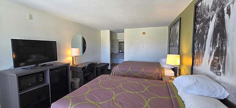 Photo 1 of 8 of 2 Queen Beds, Nonsmoking