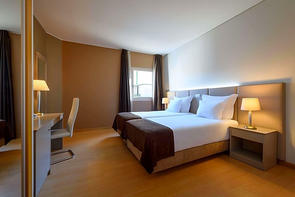 Photo 1 of 43 of TRYP by Wyndham Porto Centro Hotel