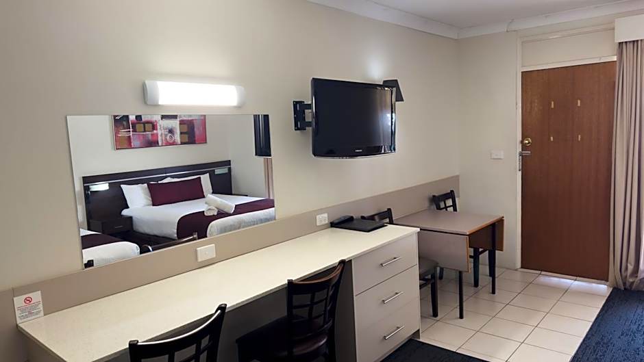 Golden West Motor Inn