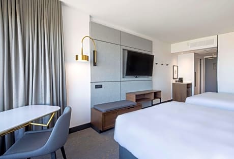 EXECUTIVE FLOOR TWO QUEEN BEDS, EXECUTIVE CLUB FLOOR ACCESS MOUNTAIN VIEW, INCLUDING CONTINENTAL BREAKFAST AND WIFI