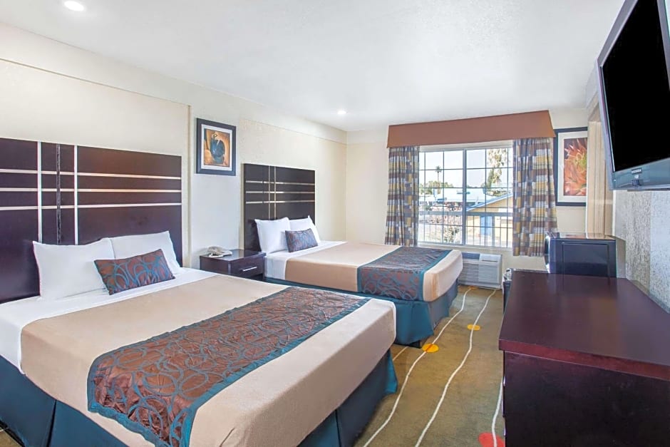 Travelodge by Wyndham Fresno Yosemite Area