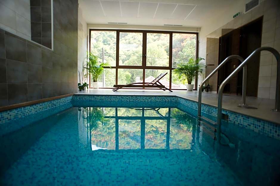 Хотел Аква Варвара - Минерални басейни и релакс