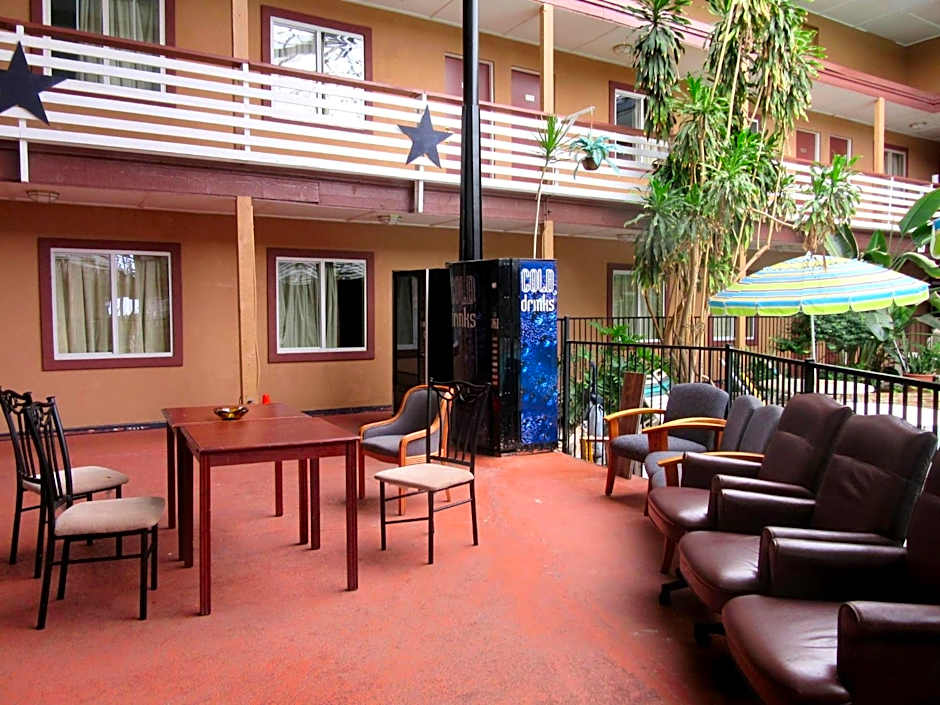 Budget Host Inn