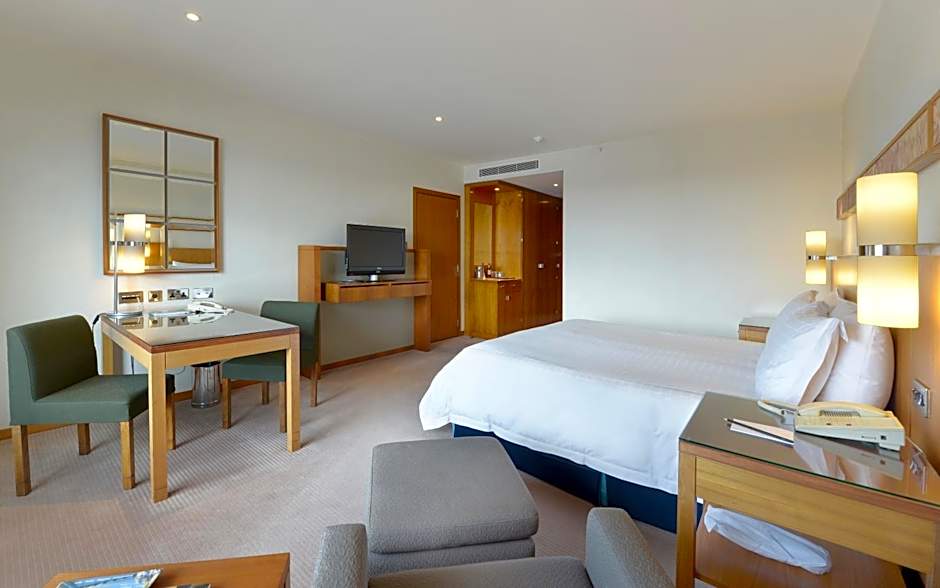 Canary Riverside Plaza Hotel