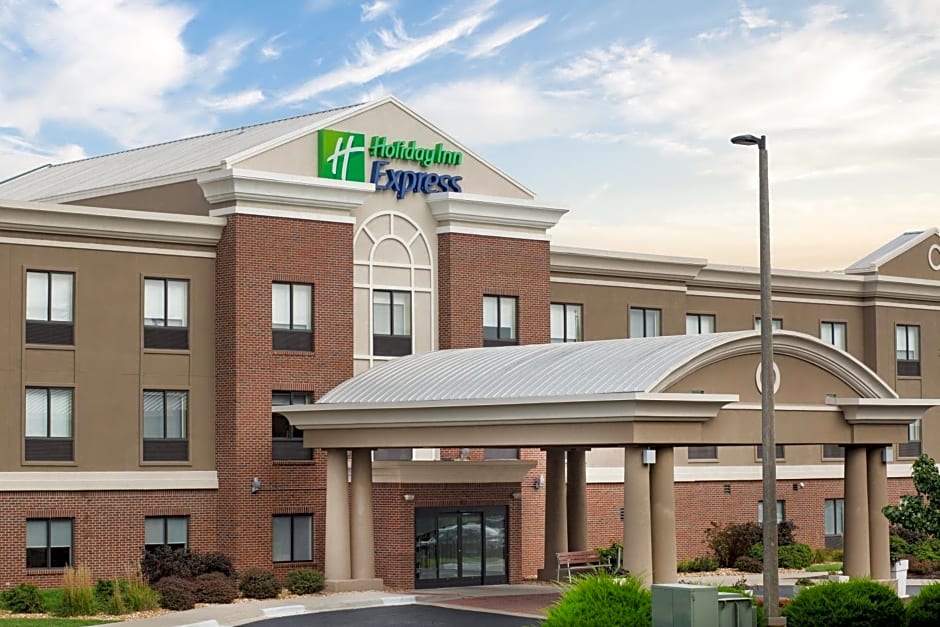 Holiday Inn Express Kansas City - at the Legends!, an IHG Hotel