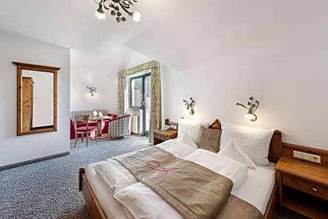 Family Room (2 Adults + 2 Children)