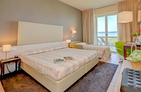 Deluxe Triple Room with Lake View