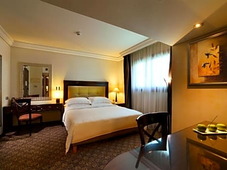 Studio sea view king bed
