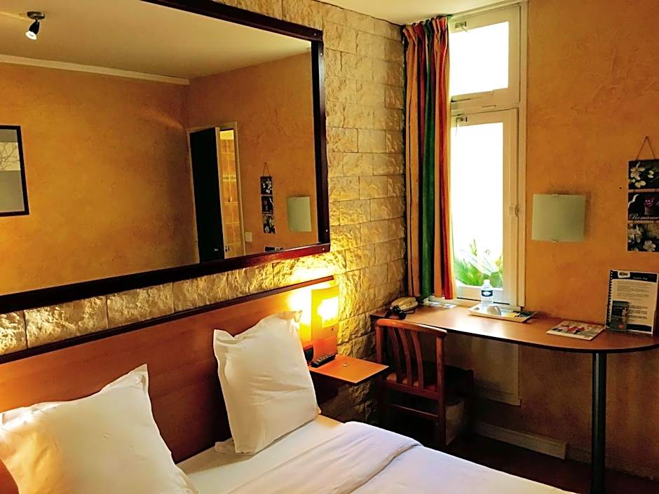 Hôtel Bosquet Pau Centre - Self Check In Budget Hotel