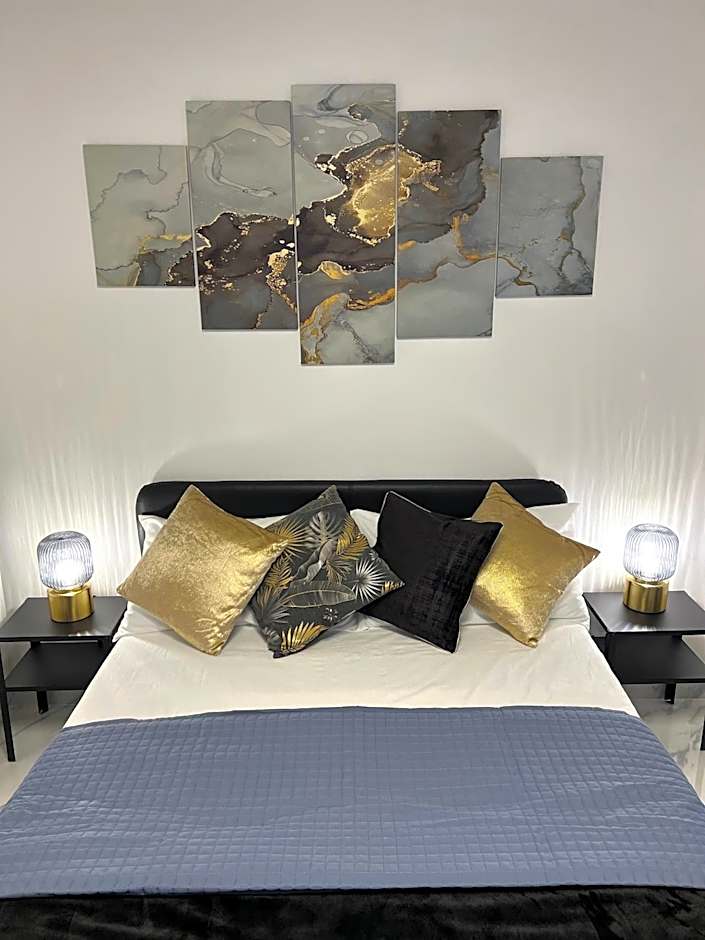 FELLINI SUITES Lungomare near the sea