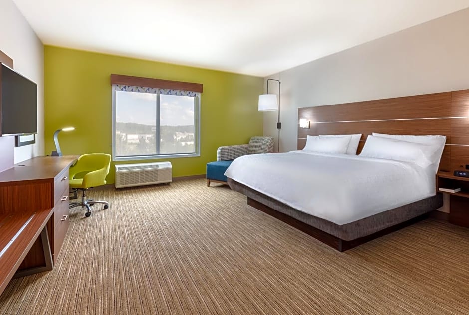 Holiday Inn Express Calhoun South By IHG