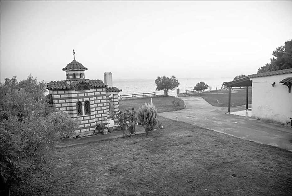 On the wave studios Spitakia sto kyma