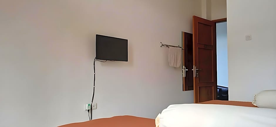 Guest House Pinarak 2 Syariah near GOR Satria Purwokerto Mitra RedDoorz