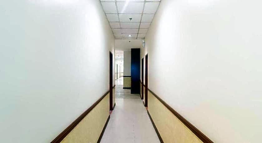 OYO 187 The Maxwell Hotel