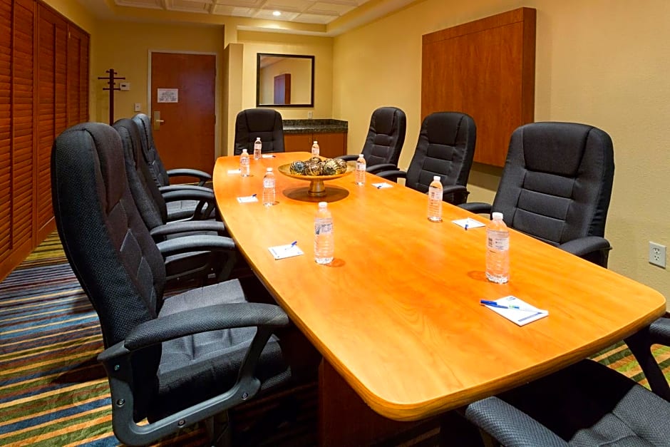 Holiday Inn Express Hotel & Suites Jacksonville Airport By IHG