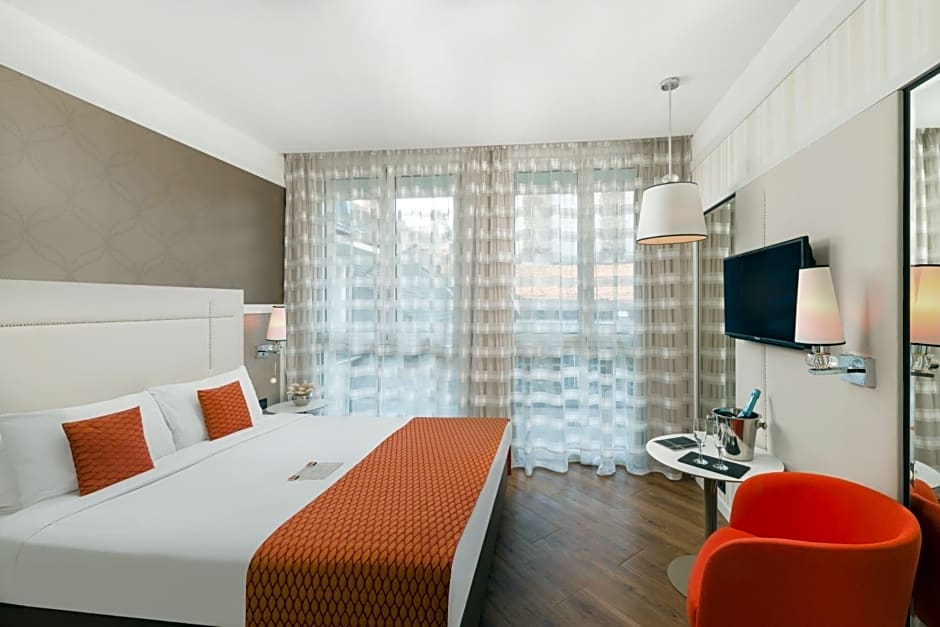 Hotel Parlament, Budapest, Hungary. Contact us