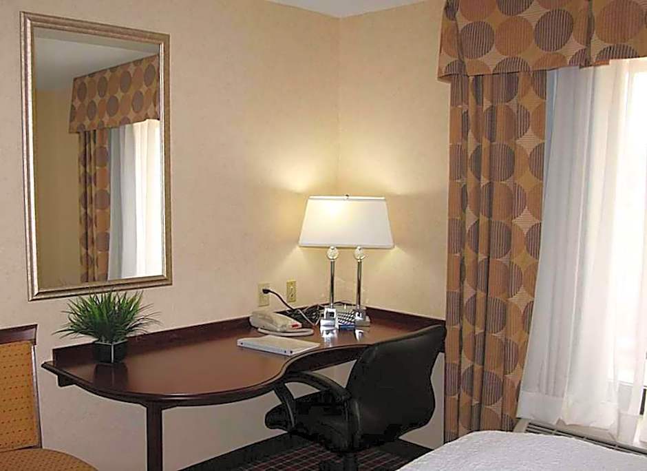 Hampton Inn By Hilton & Suites Dayton-Airport