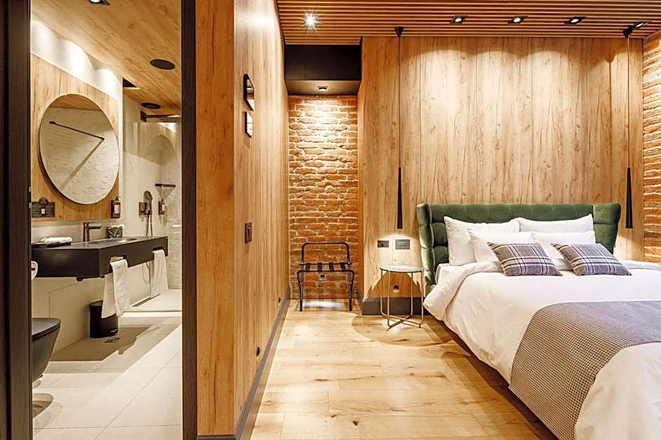 SCHUSTER Boarding House