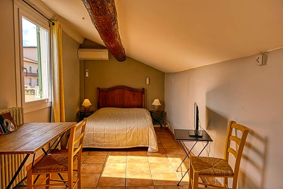 Au Saint Roch - Hôtel et Jardin