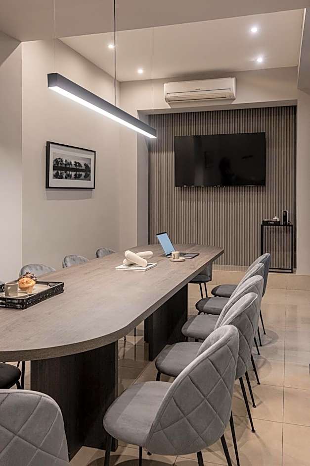 Plaza Real Suites Hotel
