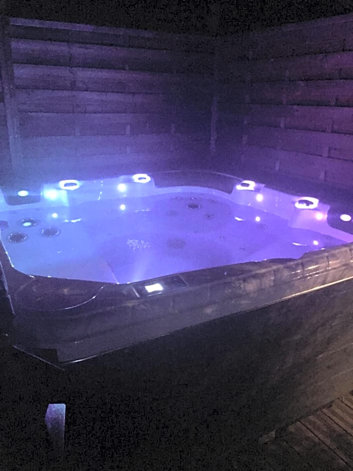 Les nuits insolites de la mothe - hébergement en bulle ou tiny house avec spa privatif