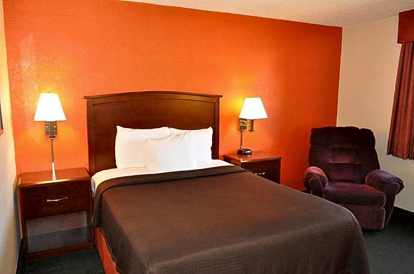 AmericInn by Wyndham Plymouth