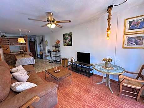 3 bedroom Private Home Cómpeta Free Parking