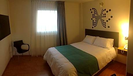 Standard Queen Room