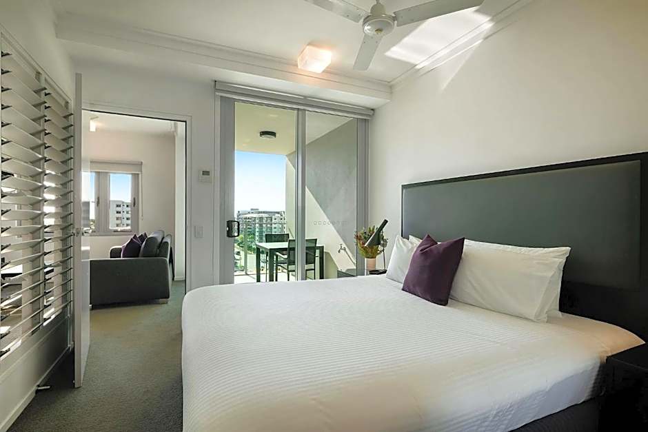 H on Mitchell Apartment Hotel