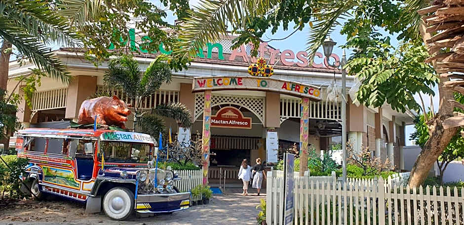 Mactan Newtown Condo with Garden and Ocean View 8NEWTOWN BLVD