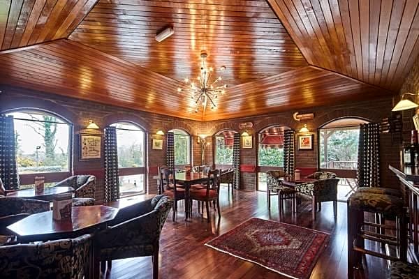 Cedar Lodge Hotel & Restaurant